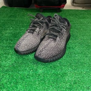 MENS “PIRATE BLACK” YEEZY BOOST 350